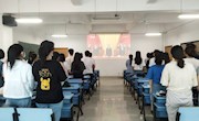 马克思主义学院组织师生观看全国抗击新冠肺炎疫情表彰大会