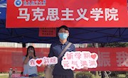 倾心服务暖人心，党员志愿服务岗喜迎新生