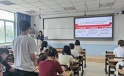 南昌航空大学党委常委、纪委书记、监察专员洪梅 为软件学院2023级学生讲授“全面从严治党”思政课