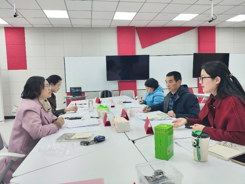 “高校思政课问题式专题化团队教学成效调查与评价研究”专家指导会成功举办