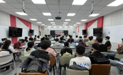 马克思主义学院“中国近现代史纲要”课教研室举行师生座谈会