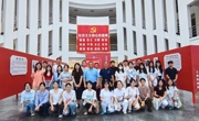 马克思主义学院组织研究生党员参观纪念中国人民抗日战争胜利80周年主题版画展