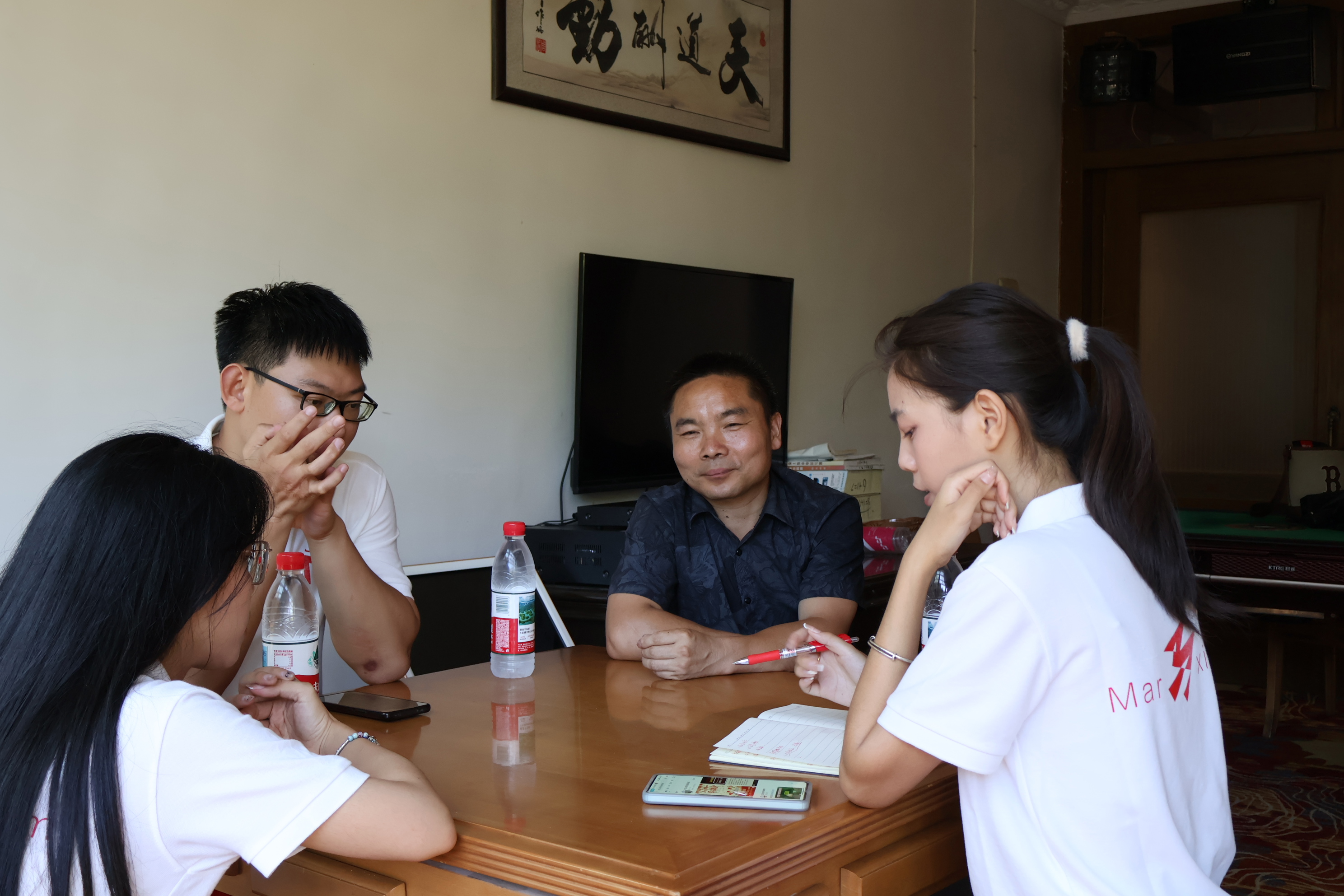 图片5 采访怀玉山庄老板