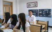 校领导与同学们共听“开学第一课”
